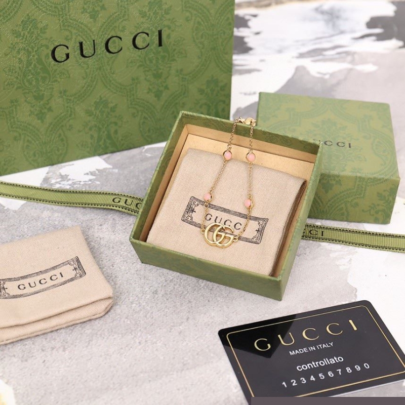 G*u*i bracelets